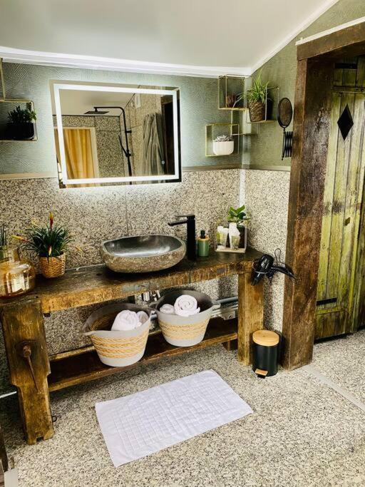 Cottage, Lodge & Spa Prouilly Extérieur photo